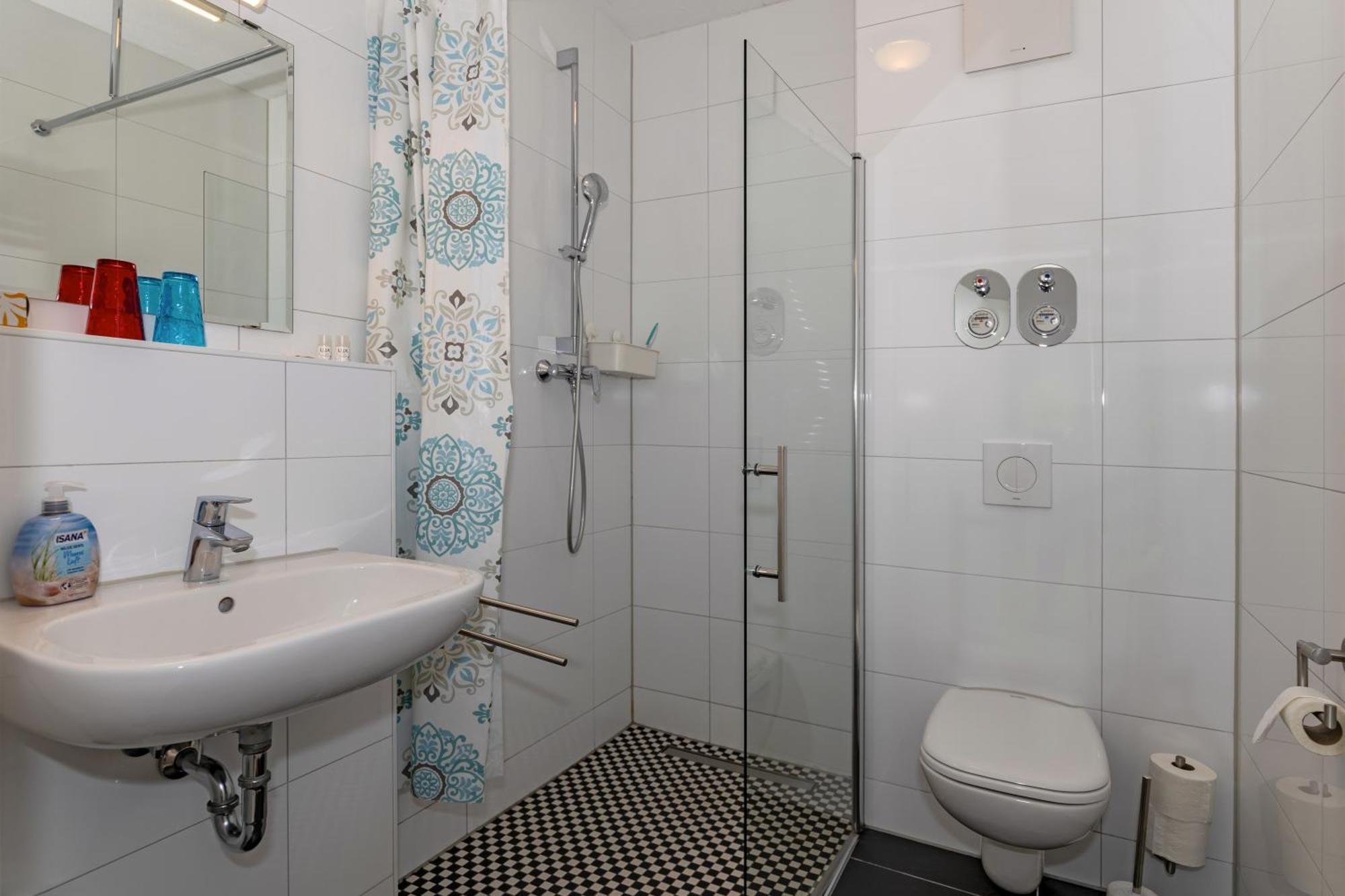 Hotel Zur Traube Kuehlungsborn Ngoại thất bức ảnh