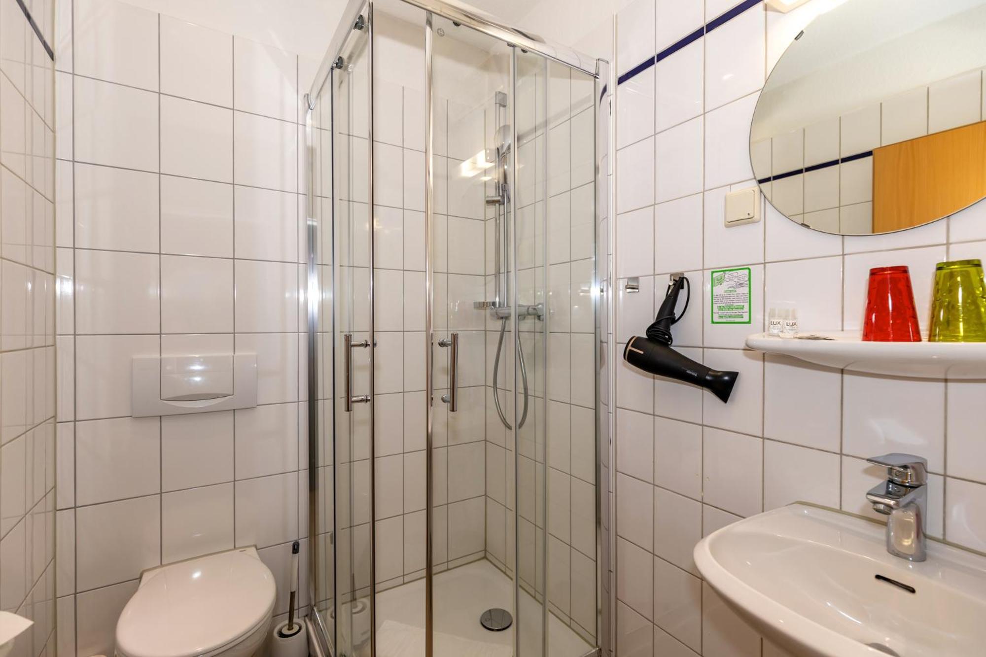 Hotel Zur Traube Kuehlungsborn Ngoại thất bức ảnh