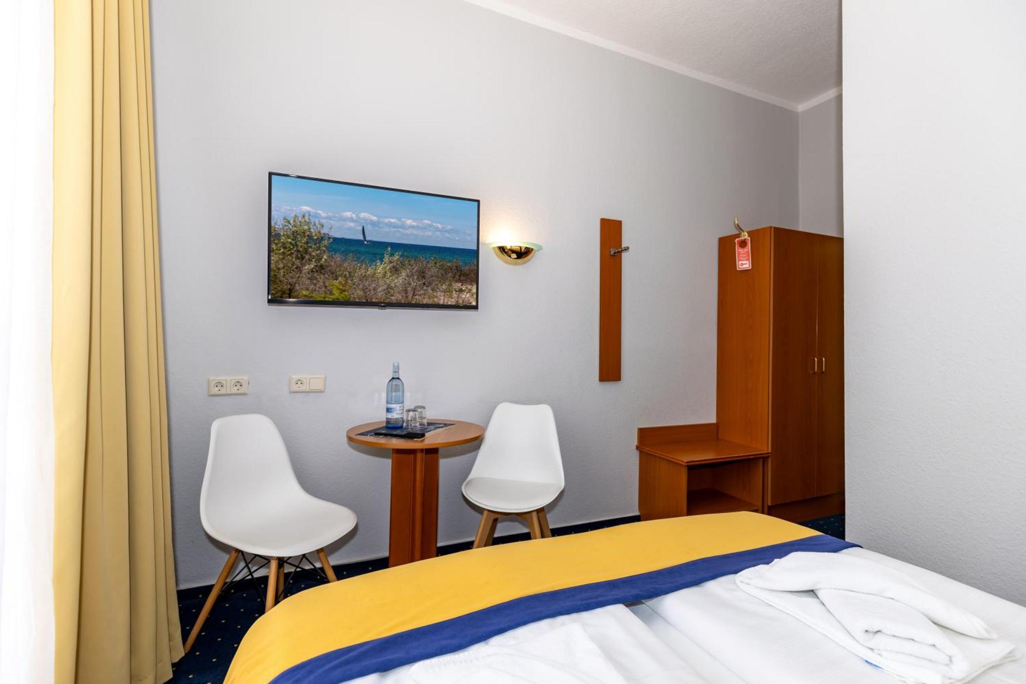 Hotel Zur Traube Kuehlungsborn Ngoại thất bức ảnh